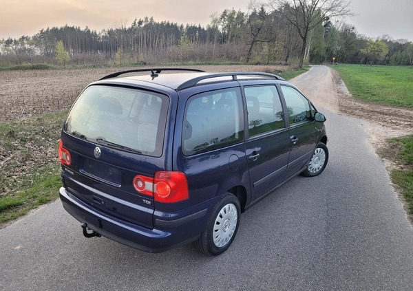 Volkswagen Sharan cena 17999 przebieg: 197000, rok produkcji 2007 z Chełmno małe 781